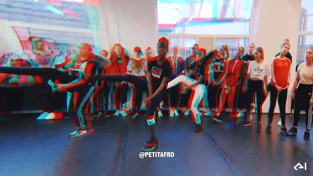 Petit_Afro_Presents_-_Assi_ft._BM_Gwara_Nao_Para__Official_Dance_Video__Eljakim_Video(720p)