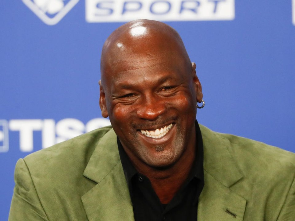 Michael Jordan humilla en un partido de baloncesto callejero a unos adolescentes que no sabían quien era el 'viejo'
