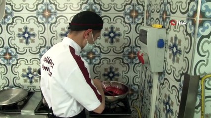 Diyabet hastaları için ‘mor baklava’ yapmaya başladı, siparişlere yetişemiyor