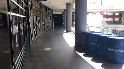 Dehşet anları kamerada... Gece kulübü çıkışında silahlar konuştu