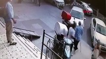 Sultangazi'de sokak ortasında babasını sopayla dövdü