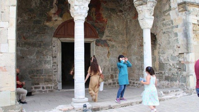 Ortahisar Ayasofya Camii, ziyaretçilerini ağırlamaya başladı