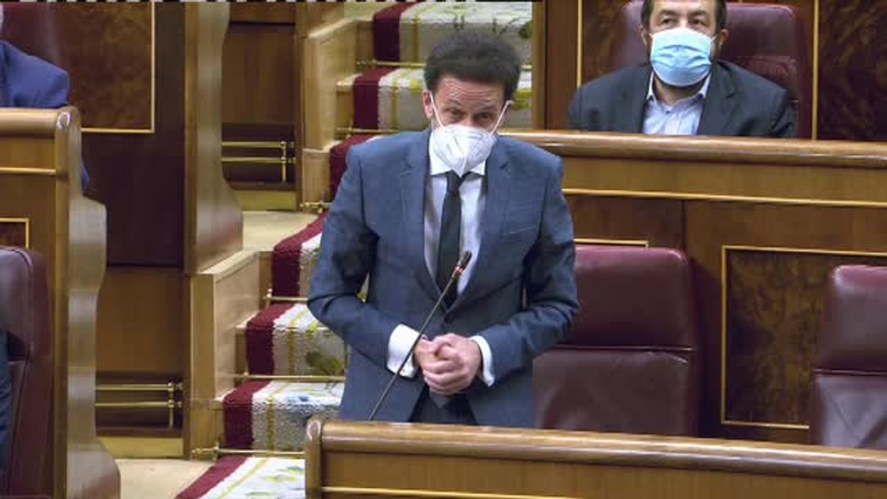 Cs afea al PSOE que permita la presencia de todos sus diputados en el pleno "para atronar con aplausos al presidente"