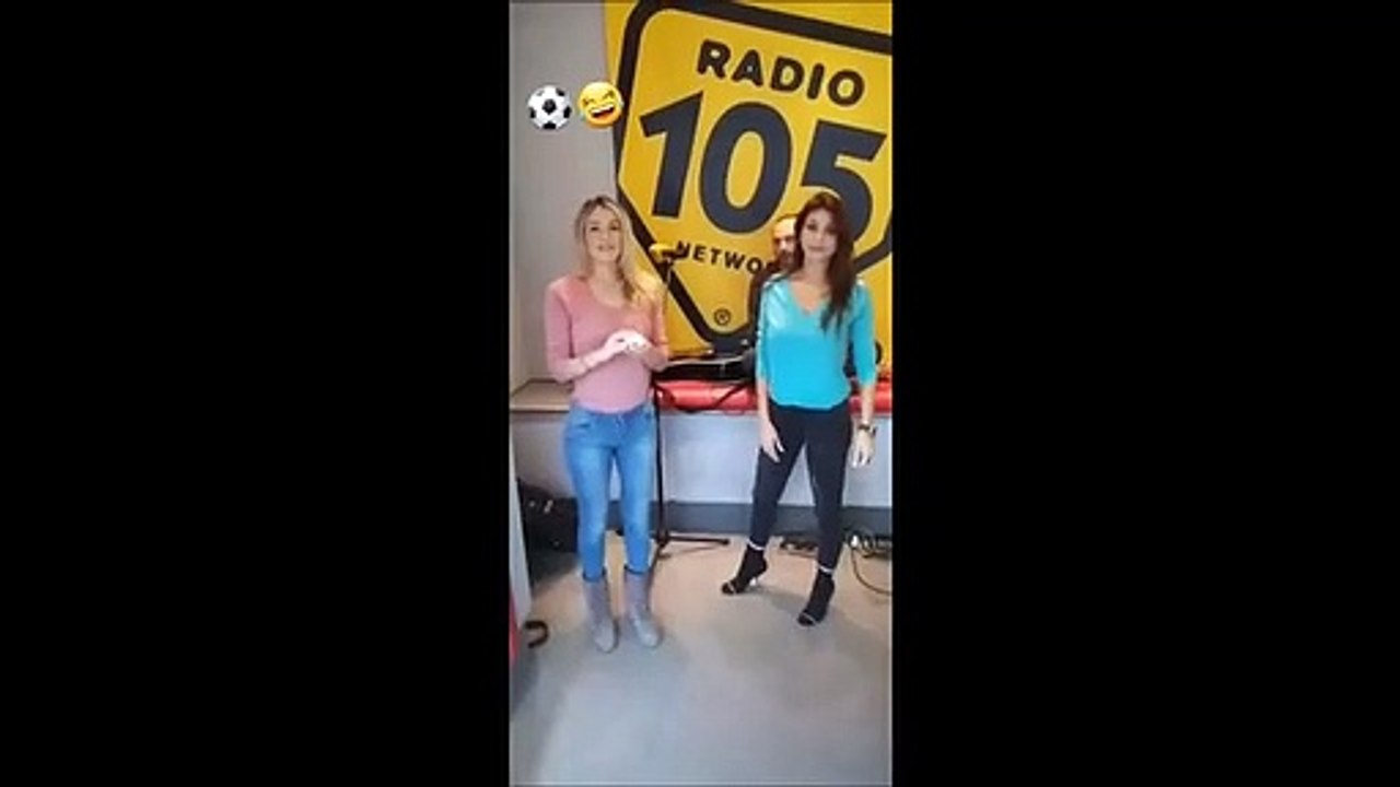 Sfida di palleggi sexy tra Diletta Leotta e Cristina Buccino