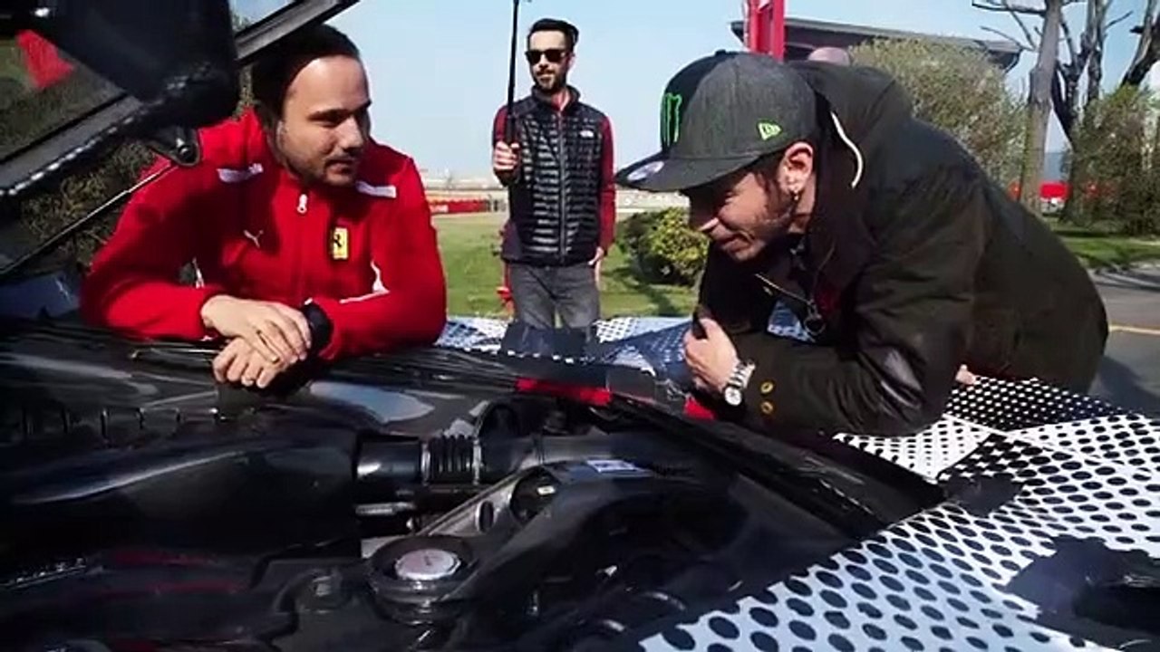 Valentino Rossi al volante della Ferrari 488 Pista