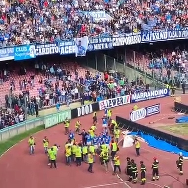 Video Napoli, tifosi in festa con la squadra nonostante l'addio al sogno scudetto
