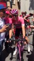 Giro d'Italia - La maglia rosa Rohan Dennis alla partenza della quarta tappa