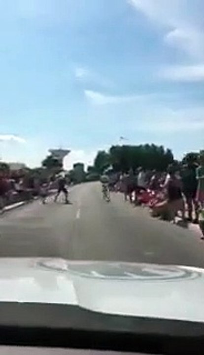 Tour de France - Che spavento! Due bambini salvi per un soffio, incidente sfiorato