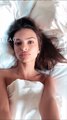 Emily Ratajkowski nuda a letto