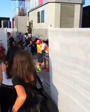 Marquez 'dietro le quinte' a Misano consola il piccolo tifoso in lacrime