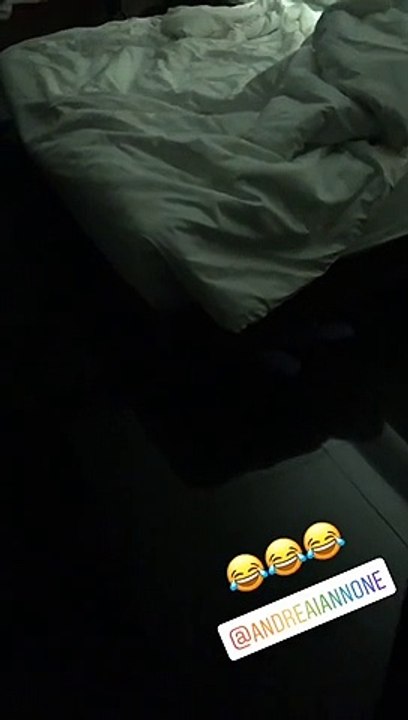 Iannone sveglia: un amico del pilota fa uno scherzo ad Andrea mentre dorme