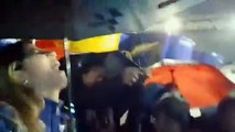 MotoGp - Valentino Rossi sorpreso da un inaspettato gesto di una tifosa a Valencia: il bacio rubato diventa virale