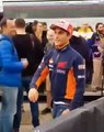 MotoGp - Marquez in difficoltÃ  a Valencia: la spalla fa male, lo spagnolo saluta i fan impacciato