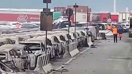Catastrofico corto circuito al terminal auto del porto di Savona