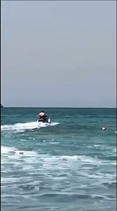 F1 - Tuffi in piscina e moto d'acqua: ecco come Kimi Raikkonen si prepara al Gp del Bahrain