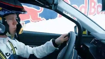 L'Audi e-tron scala la pista da sci