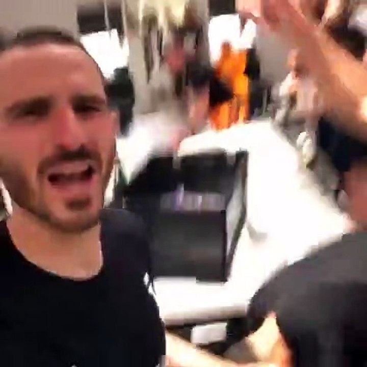 Festa grande negli spogliatoi dello Stadium: le celebrazioni della Juventus per l'8Â° Scudetto consecutivo