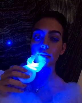 Georgina Rodriguez e la sua routine di bellezza nella vasca da bagno