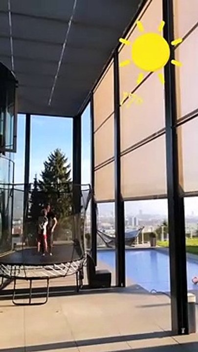 F1 - Giornata all'insegna del divertimento in casa Raikkonen: il piccolo Robin gioca con papÃ  Kimi con la maglia di CR7