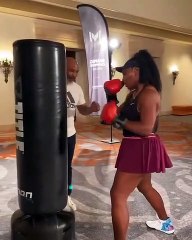 Mike Tyson dÃ  lezioni di boxe a Serena Williams "The GOAT"