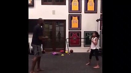 Gigi Bryant, orgoglio di papÃ  Kobe: gli allenamenti col padre tra risate e azioni spettacolari