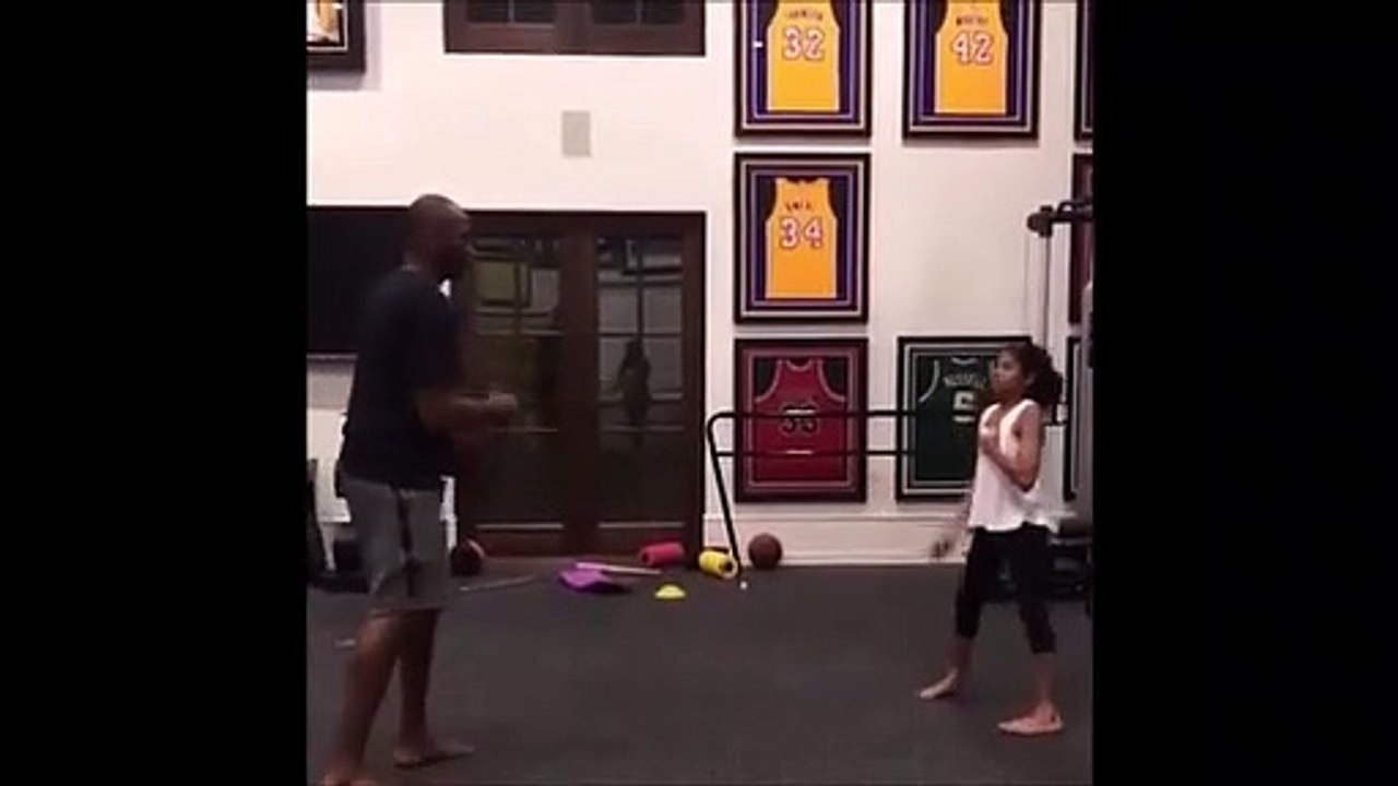 Gigi Bryant, orgoglio di papÃ  Kobe: gli allenamenti col padre tra risate e azioni spettacolari