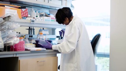 Vacuna de Moderna contra COVID-19 produce una "robusta respuesta inmune"