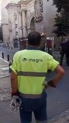 Un policía dispara contra un hombre por arrebatar el arma a su compañero junto a la Catedral de Granada