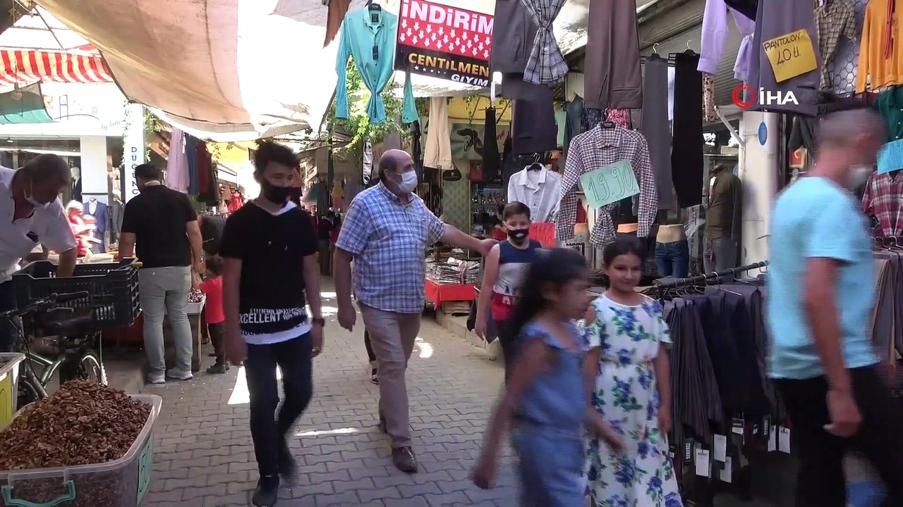Uşak’ta Bayram Öncesi Çocuklara Kıyafet Yardımı