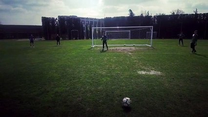 La prodezza del Papu Gomez in allenamento
