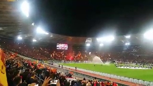 Roma-Barcellona, la splendida coreografia dei tifosi giallorossi