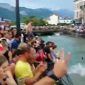 Francia campione del Mondo: tifosi pazzi di gioia si lanciano in acqua