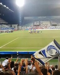 Spettacolo Atalanta, esultanza esilarante con i tifosi
