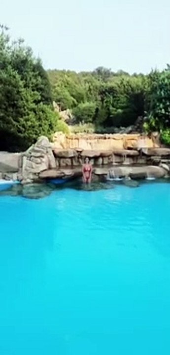 Diletta Leotta, il bagno in piscina Ã¨ bollente