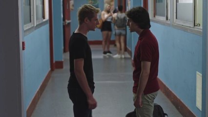 Plus belle la vie : Tom complètement soumis à Luis !