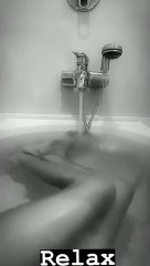 Belen condivide il suo bagno caldo sui social