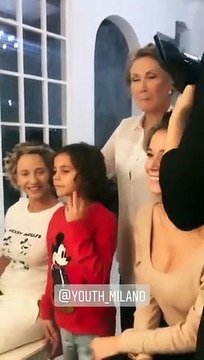 Diletta Leotta nel backstage del servizio fotografico di famiglia