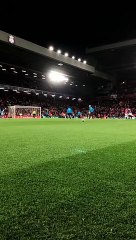 Liverpool-Napoli, atmosfera da brivido ad Anfield