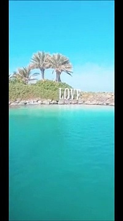 Diletta Leotta e la sexy lezione di golf nella spiaggia dell'amore ad Abu Dhabi