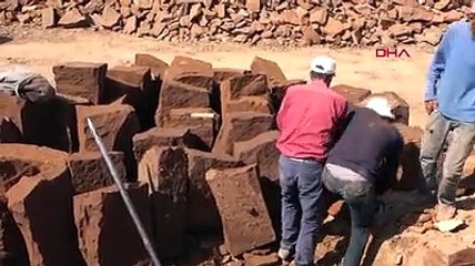 Ekmeklerini taştan çıkarıyorlar