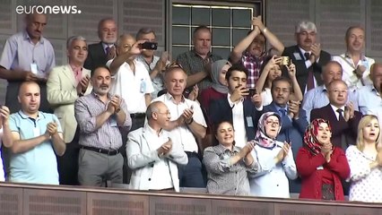 Turquia aprova lei que dá poder ao governo psra controlar redes sociais