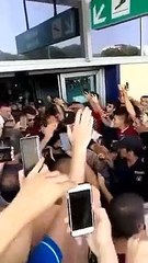 Скачать видео: Reggina, delirio per l'arrivo di Denis