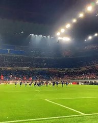 Milan-Inter, la festa dei nerazzurri sotto la curva