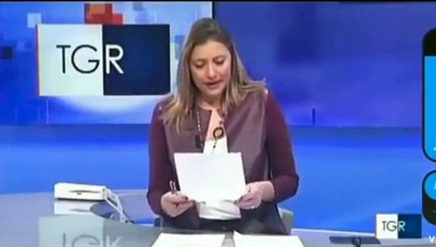 Giornalista si commuove in diretta mentre parla della morte del piccolo Diego