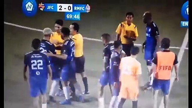 Il guardalinee segnala il fuorigioco ma l'arbitro non fischia: la Juventus segna e scatta lo sciopero del Real Madriz