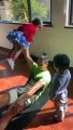 Cristiano Ronaldo si allena usando i figli come pesi