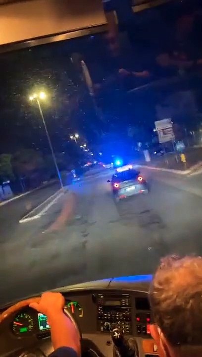Il Crotone torna in cittÃ : l'accoglienza Ã¨ incredibile