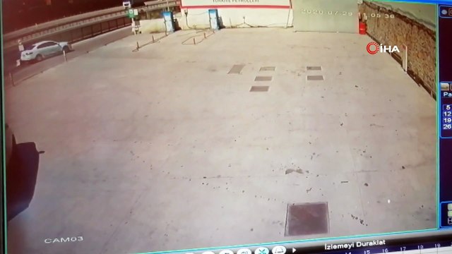 Kocaeli’de bor madeni yüklü tırın devrilme anı kamerada