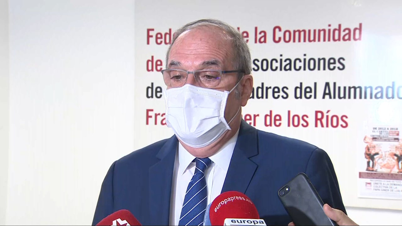 Gabilondo insiste en la contratación de más profesores para el nuevo curso