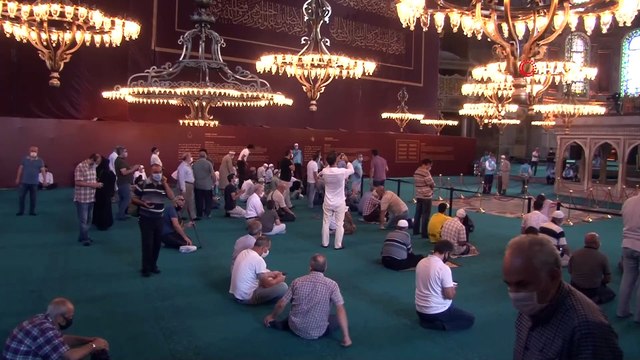 Ayasofya-i Kebir Cami-i Şerifi namaz öncesi dezenfektan ve gül suyu ile temizlendi